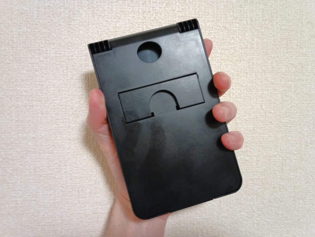片手で持てるコンパクトサイズのNintendo Switch用スタンド
